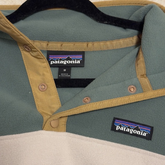 Patagonia Olive and Tan Snap-T Fleece - Picture 2 of 4